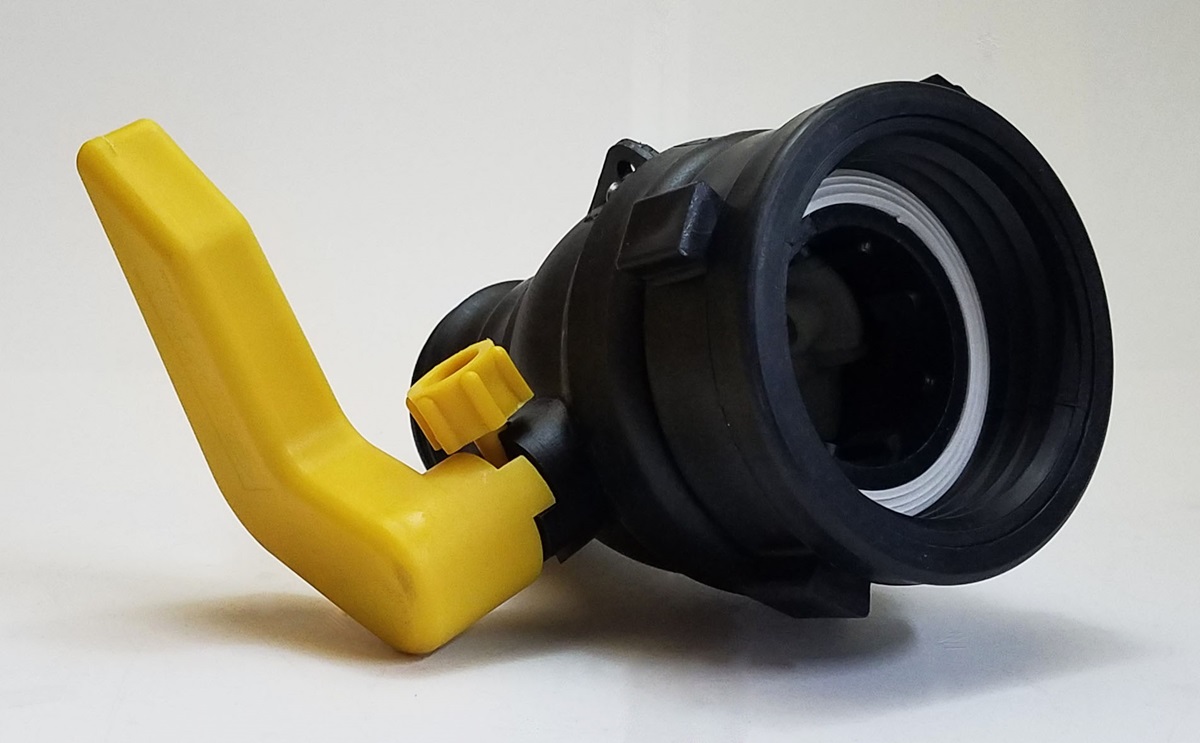 cci schuetz container valve 2 camlock coupler with cap black schuetz containers