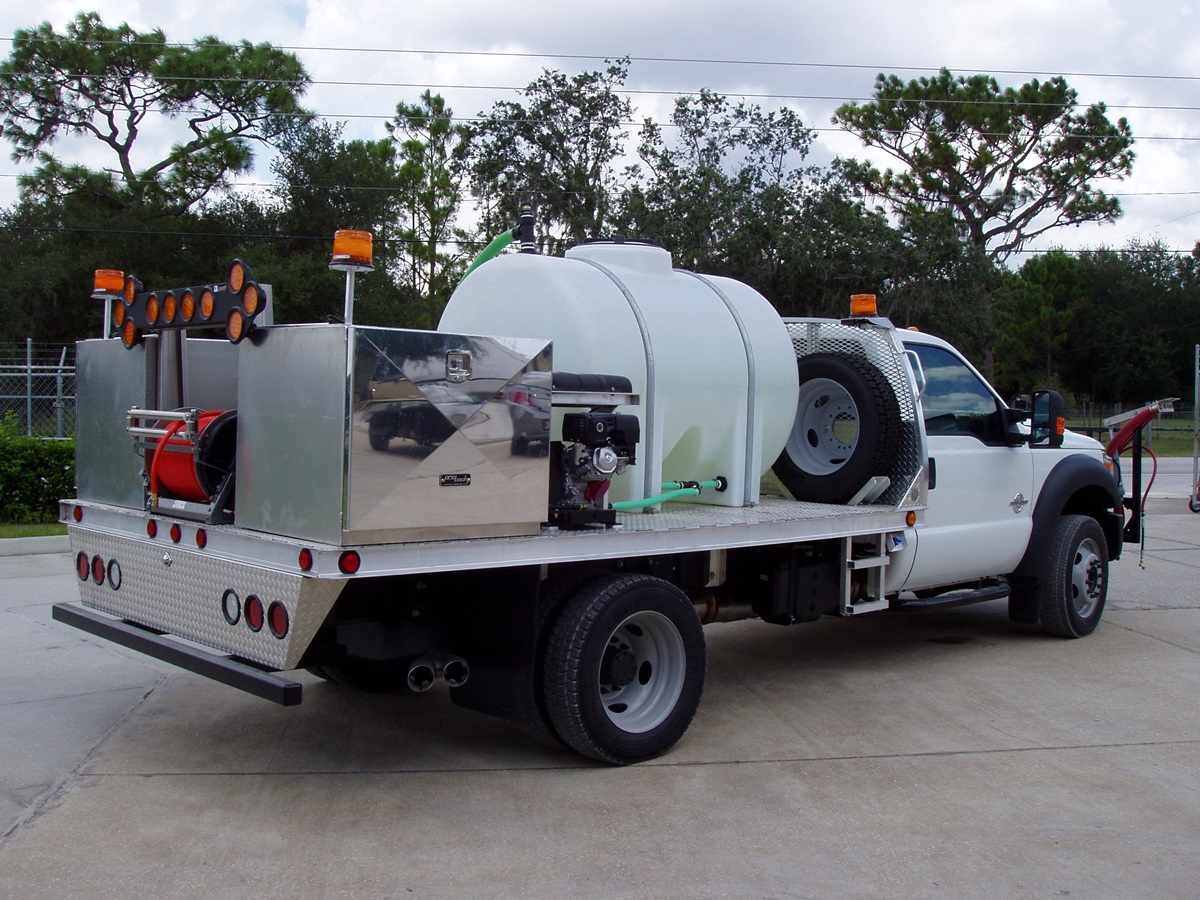 CCI Roadside Spray Truck with Chemical Injection 1100 Series