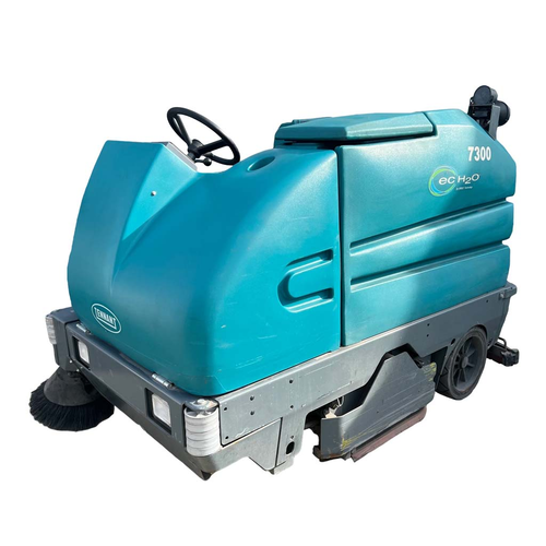 Reconditioned Tennant 7300 Rider Floor Scrubber