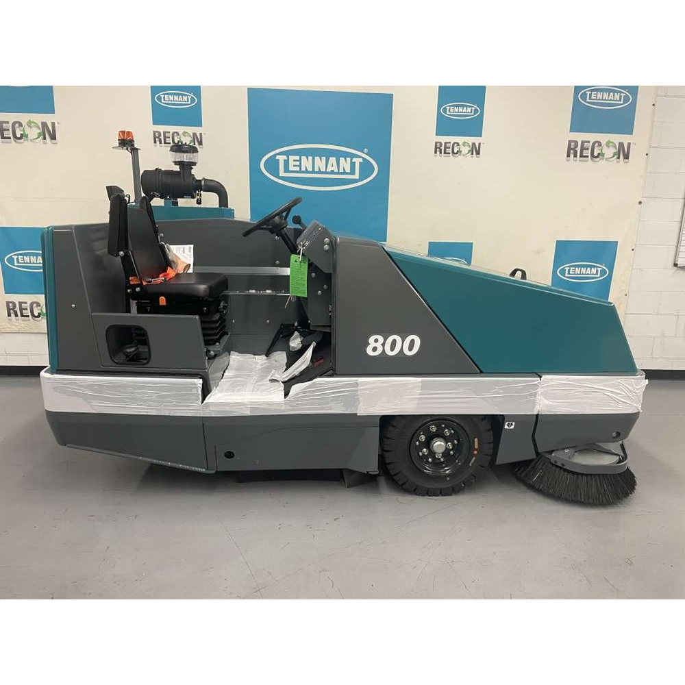 Reconditioned Tennant 800 Industrial Rider Sweeper, 66", SN 100000040784