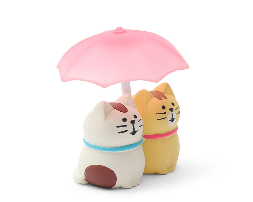 Figurine Cat Couple in the Rain