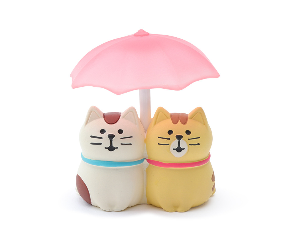 Figurine Cat Couple in the Rain