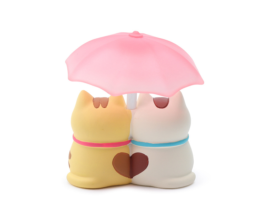 Figurine Cat Couple in the Rain
