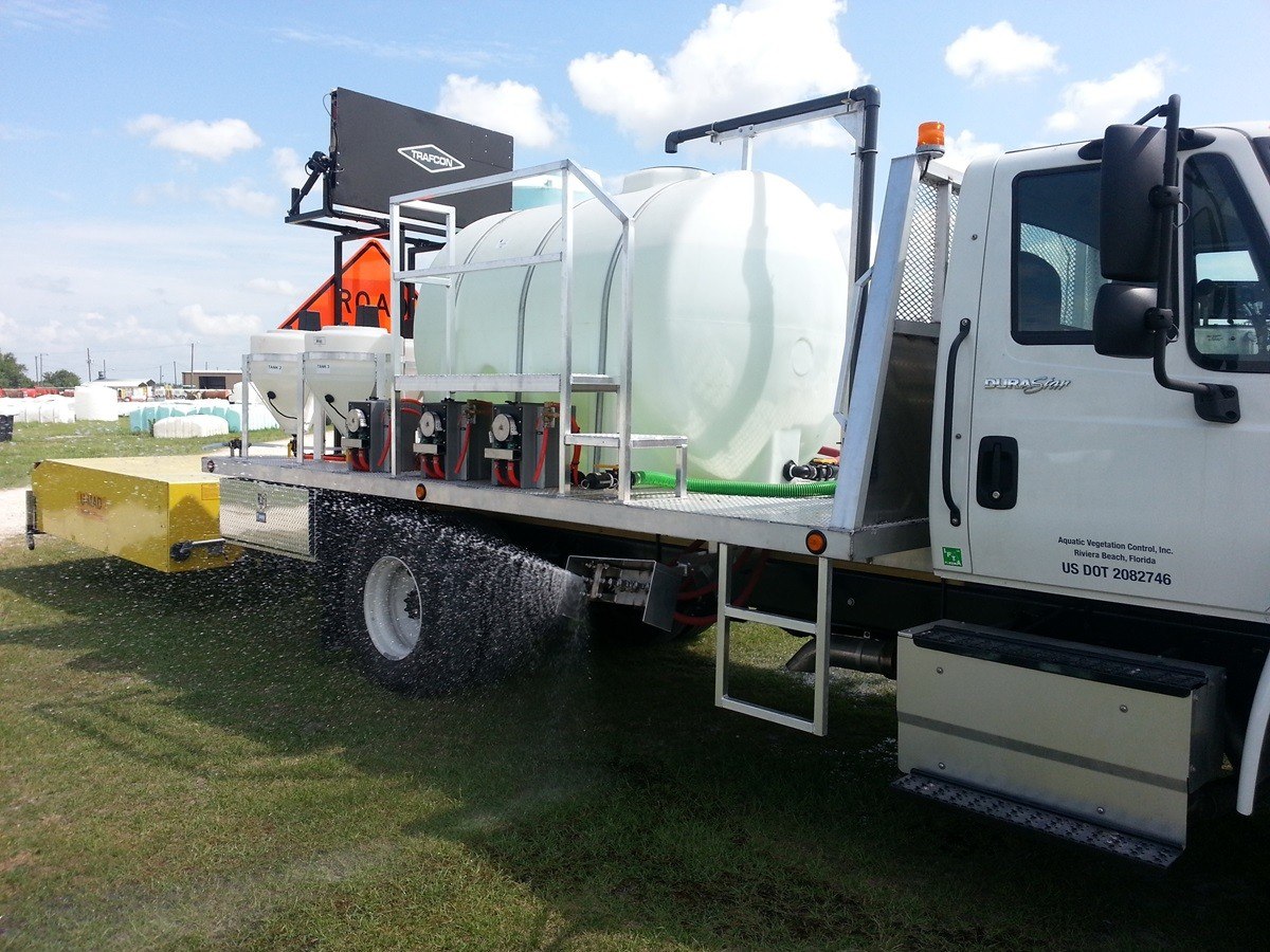 CCI Roadside Spray Truck with Chemical Injection 1100 Series