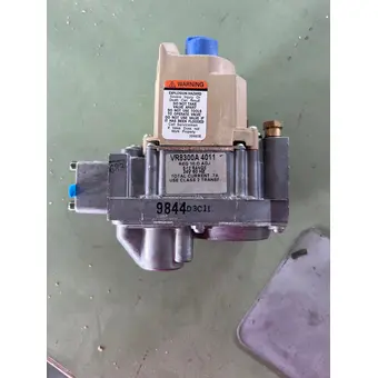 HONEYWELL VR8300A4011 Standing LP Gas Valve
